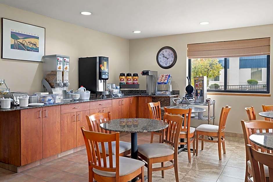 Super 8 by Wyndham Hagerstown I-70