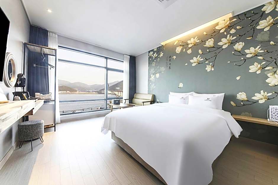 Tongyeong Bridge Hotel