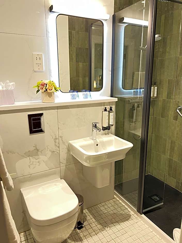 Waterloo Town House & Suites