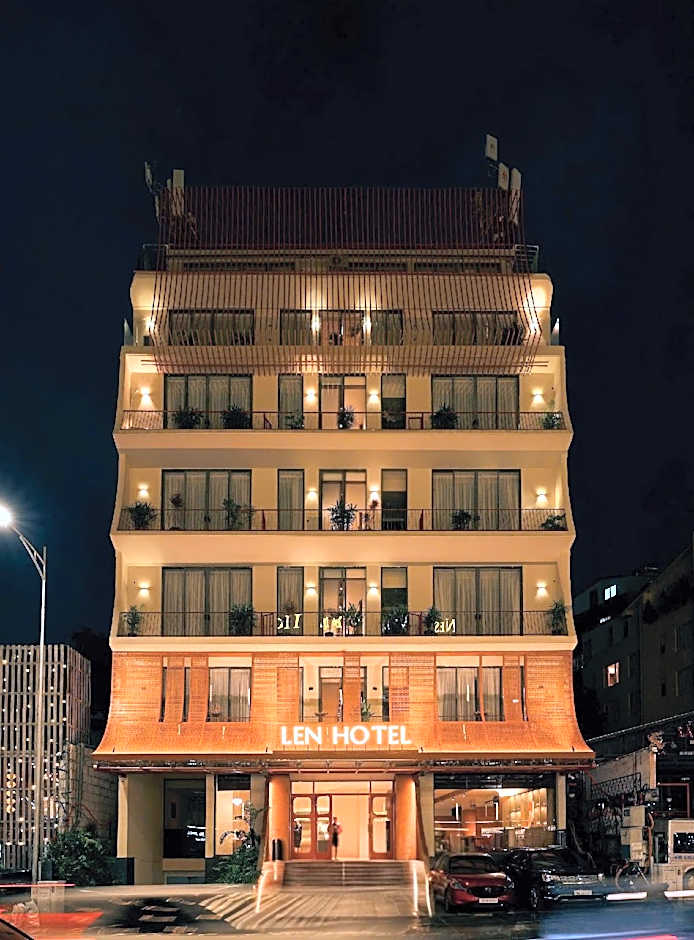 Len Hotel