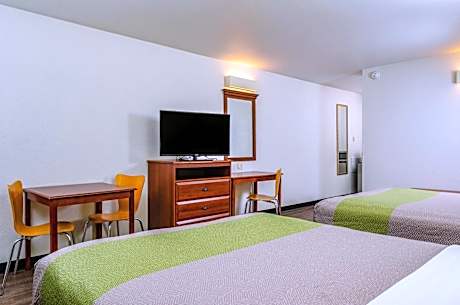 Deluxe Queen Room with Two Queen Beds - Non-Smoking