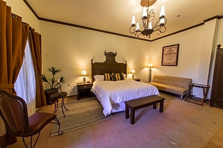 Deluxe Suite with Spa Bath