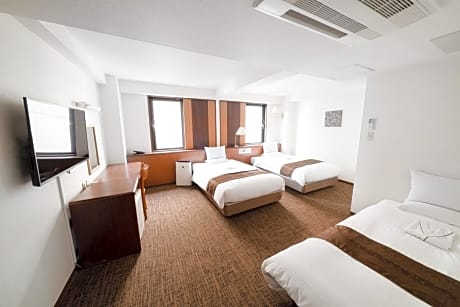 Twin Room with Extra Bed - Non-Smoking