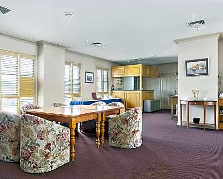 Quality Inn Colonial