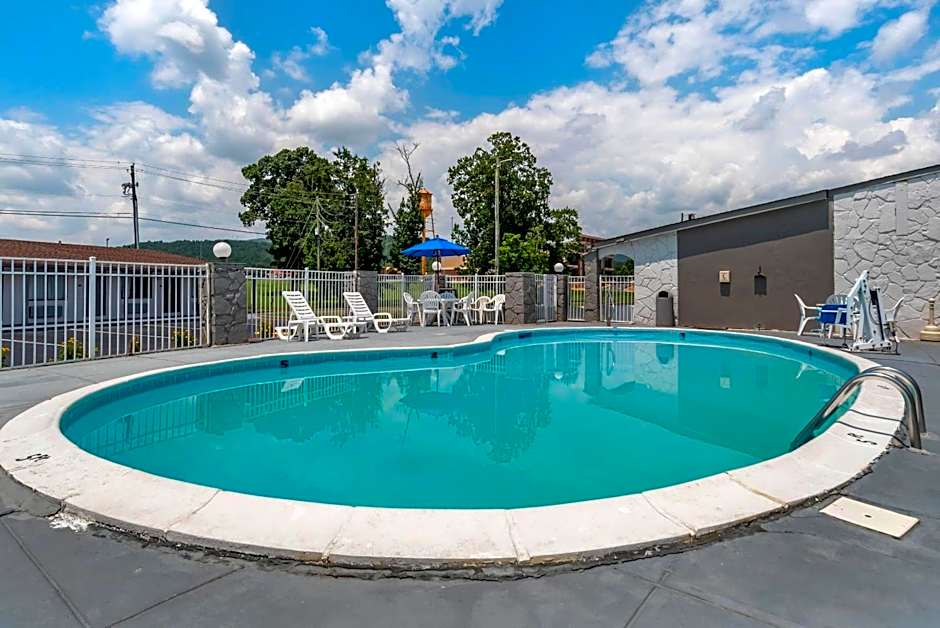 Econo Lodge Oxford near Choccolocco Park