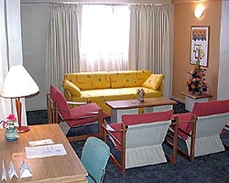 Lincoln  Suites 