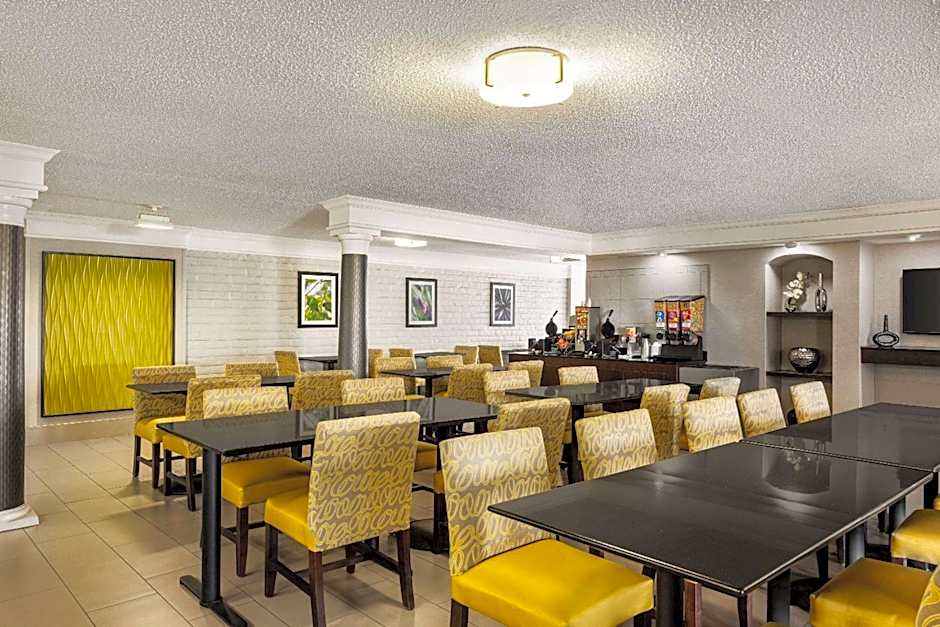 La Quinta Inn San Antonio I-35 N at Toepperwein