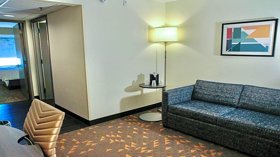 Holiday Inn Hotel & Suites Overland Park-Convention Center