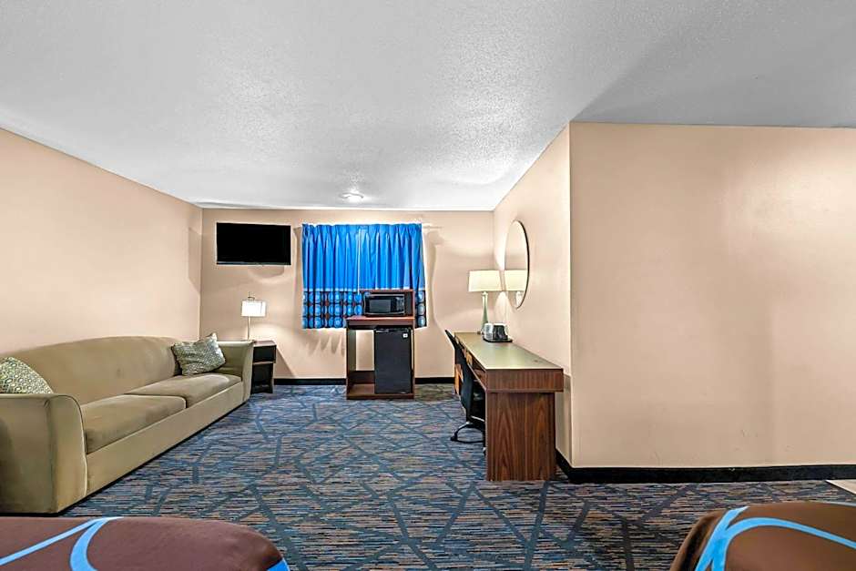 Super 8 by Wyndham Council Bluffs IA Omaha NE Area
