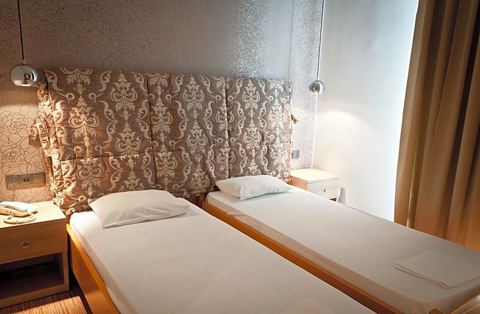 Metropolis Hotel