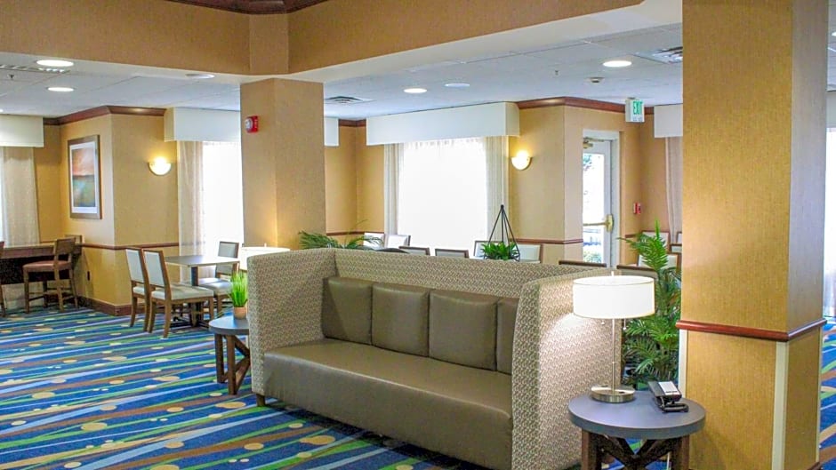 Holiday Inn Express Hotel & Suites Manchester - Airport By IHG