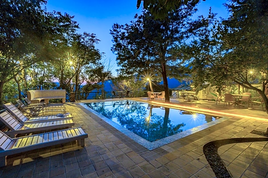 Bara Bungalow Gethia A Rosakue Collection