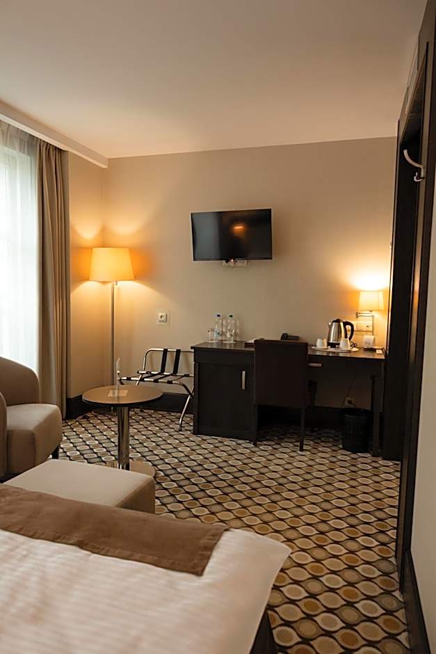 Red Baron Hotel & Restaurant