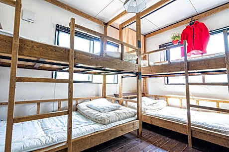 Room With 4 Bunk Beds