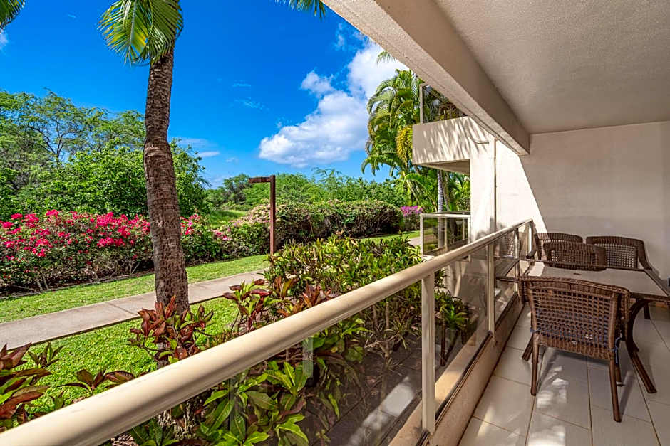 Renovated Condo - 3 Min Walk to Toes in the Sand!