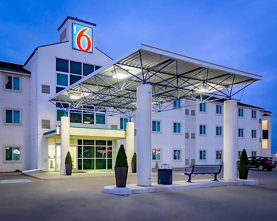 Motel 6-Saskatoon, SK