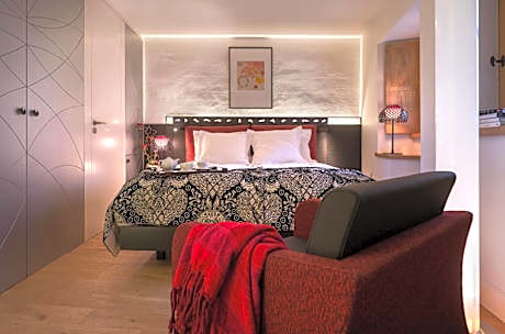 Duplex Apartment with Fireplace and Spa Shower