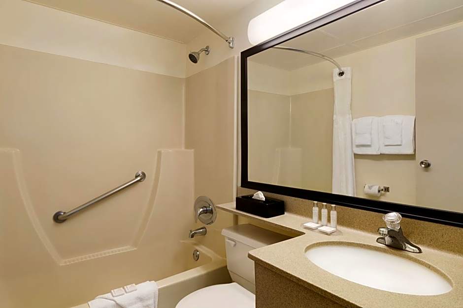 Travelodge by Wyndham Edmonton South