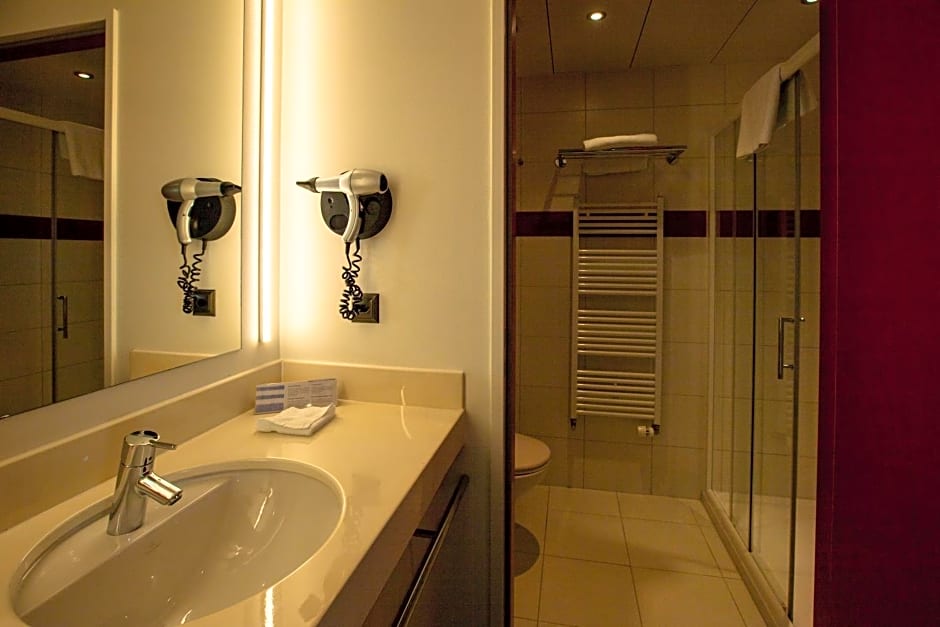 Airport Hotel Basel - Convenient & Friendly