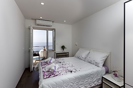 Double Room with Balcony and Sea View No.1