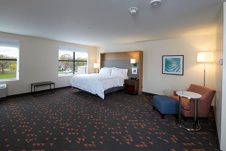 Holiday Inn & Suites - Detroit - Troy, an IHG Hotel