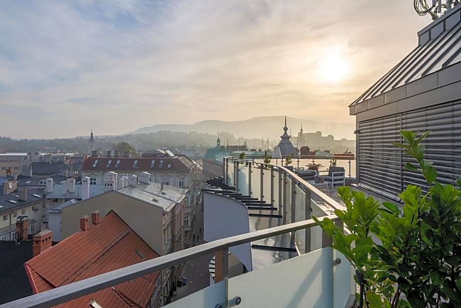 Sky Roof Apartments
