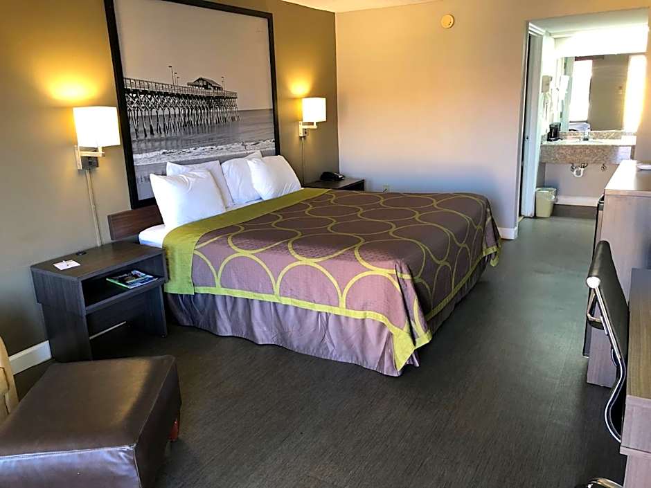 Photo 1 of 8 of 1 King Bed