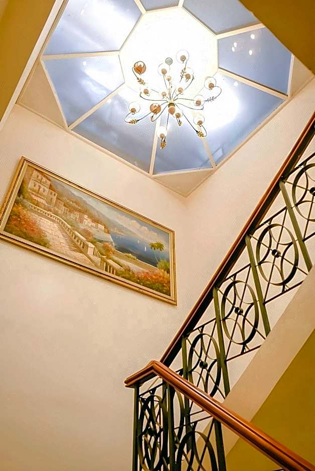 De Luxe Hotel