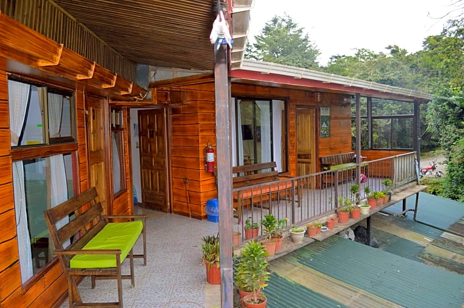 Cabinas El Pueblo - Hostel