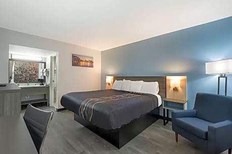 1 King Bed Non-Smoking