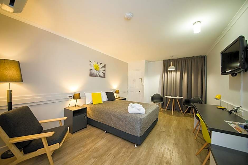 Glenmore Palms Motel