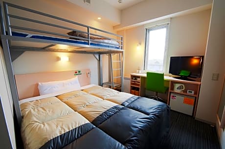 Semi Double Room with Loft Bed - Non-Smoking