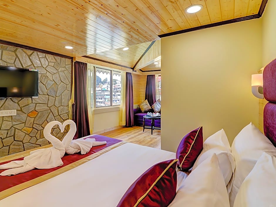 Sumitel Hotel 500 meters from Mall Road