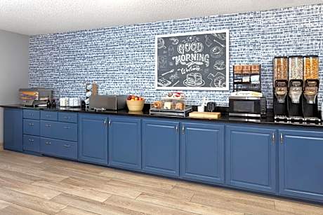 AmericInn by Wyndham Reedsburg