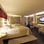 Charisma De Luxe Hotel