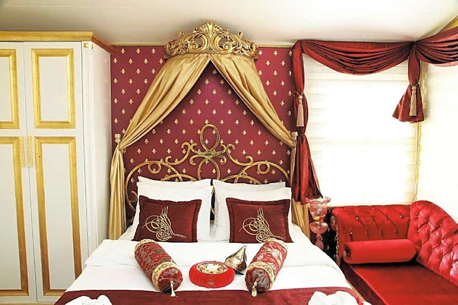 Photo 1 of 10 of Luxury 1 King Bed, Jacuzzi®
