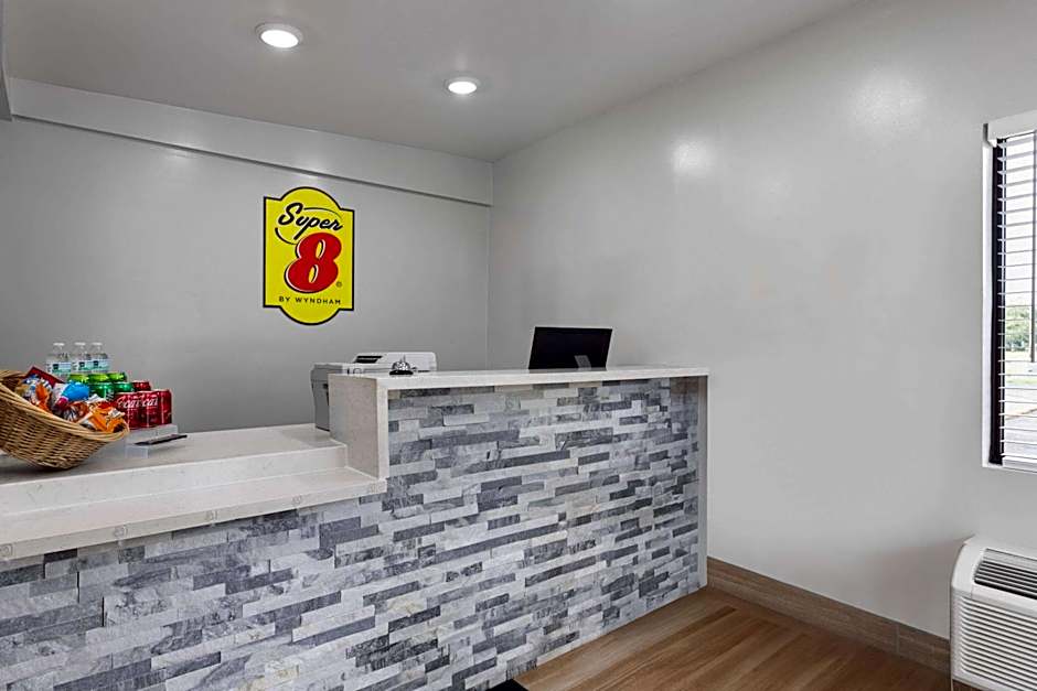 Super 8 by Wyndham Paducah I-24 Exit 4