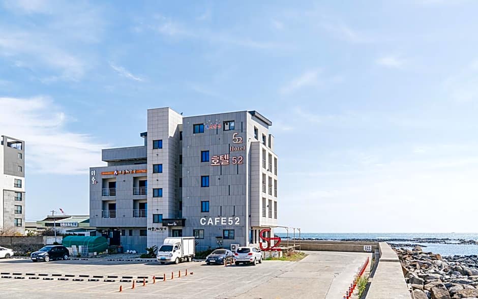 HOTEL52