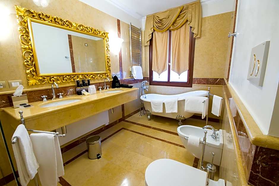 Ca' Bonfadini Historic Experience