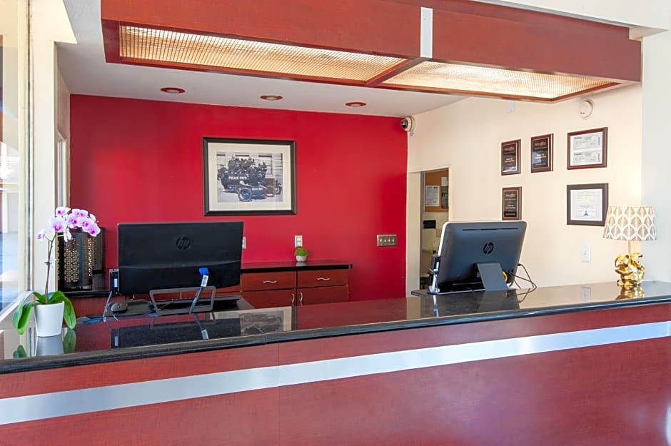 Studio City Court Yard Hotel
