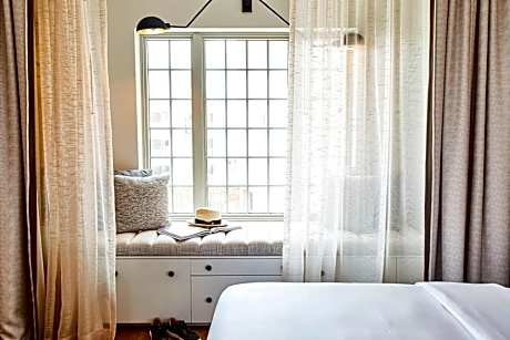King Corner Studio Suite