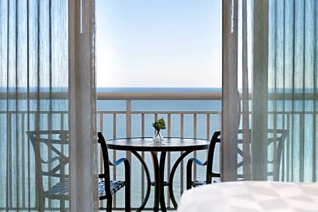 Queen Suite with Ocean View - Non-Smoking