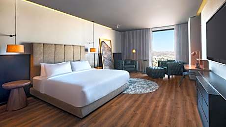 Deluxe King Room with City View