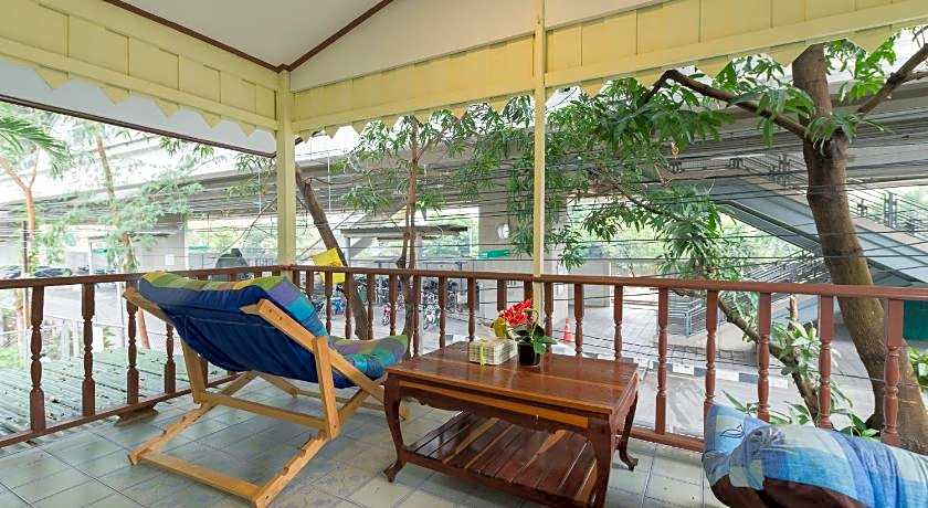 Nang Ta Yon @ Ban Thap Chang Hostel