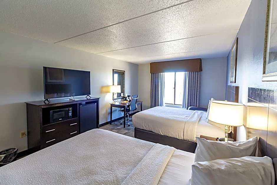 Greenfield Inn & Suites Owensboro, KY Airport