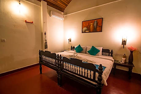 Deluxe Courtyard