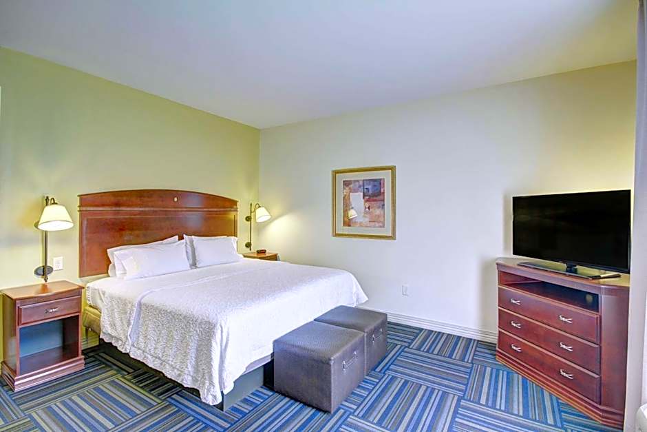 Hampton Inn By Hilton And Suites Alexandria