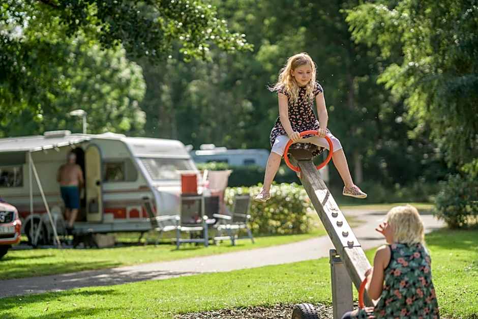 Ringsjöstrand Camping, Hotell och Stugby