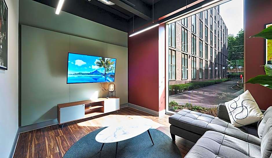 For Students Only The Oaks in Coventry