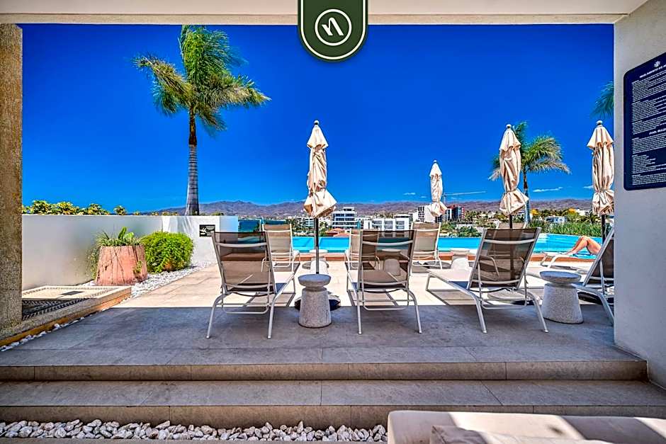 2BR Condo with Rooftop Pool - Private Terrace